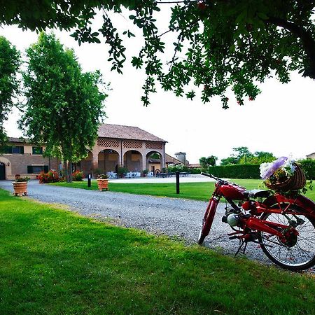 Agriturismo Tenuta Casteldardo Besenzone Exterior photo